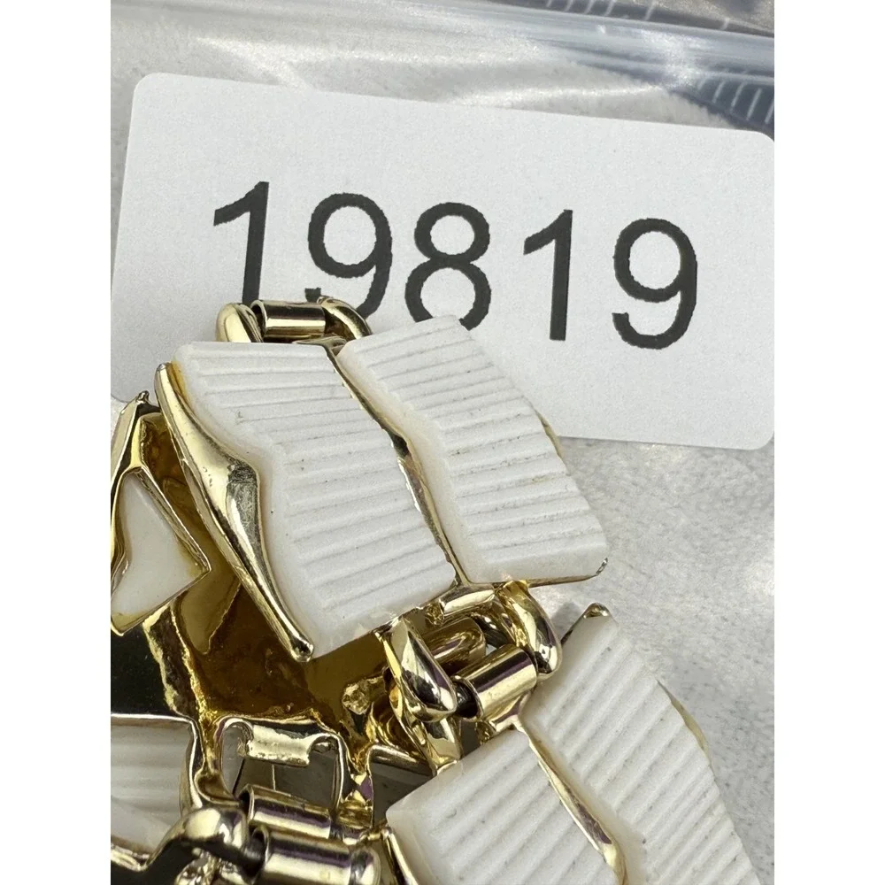 Vintage Coro Bracelet Acrylic Thermoset‎ White Gold Tone 7